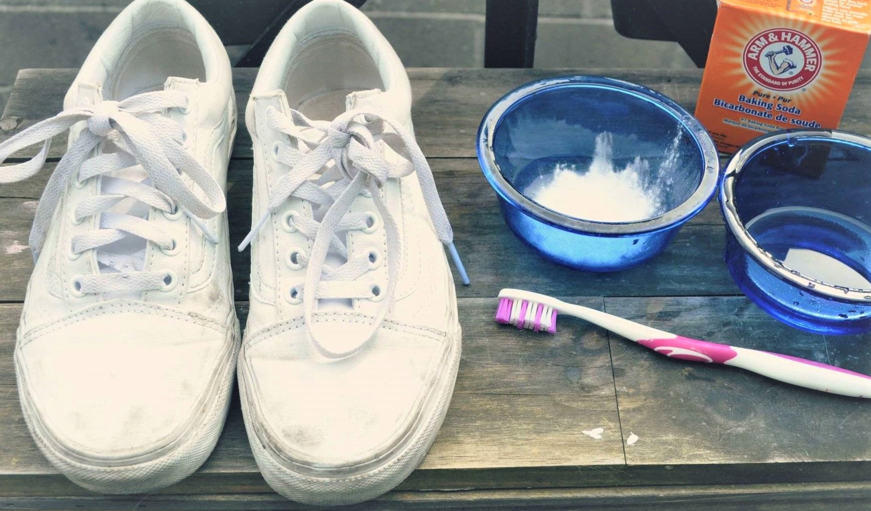 Способы очистки белых кроссовок